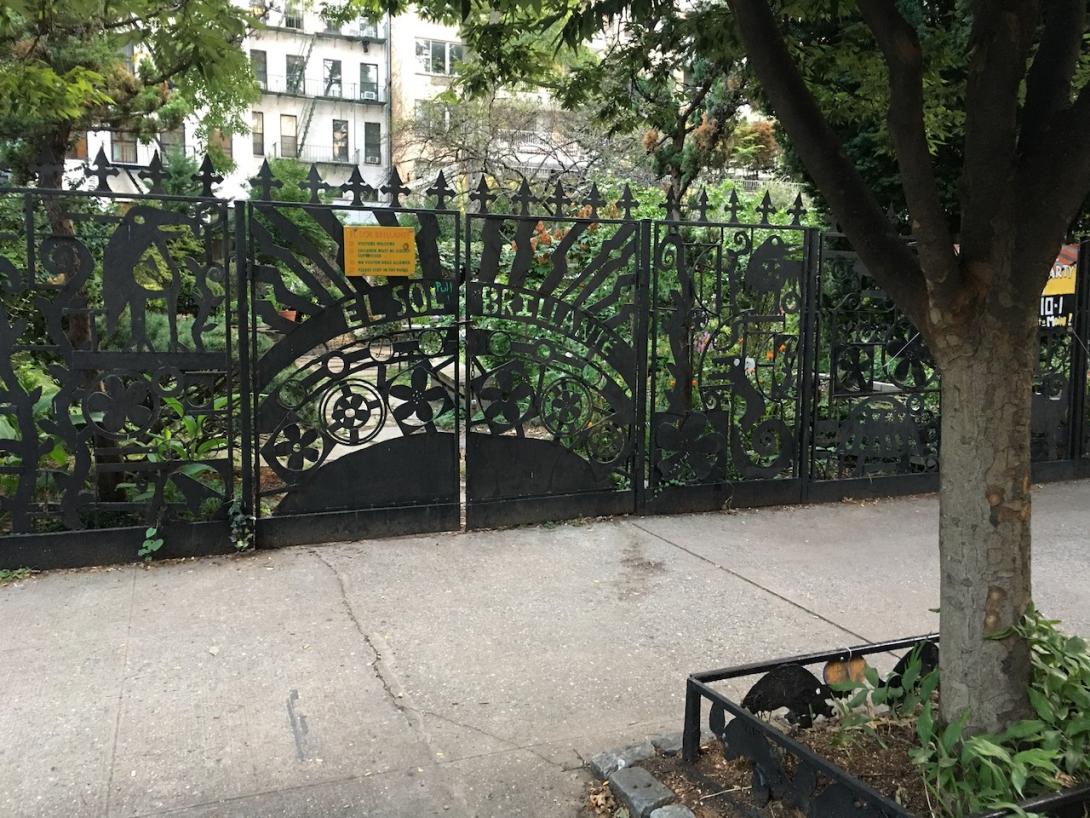 El Sol Brillante gate